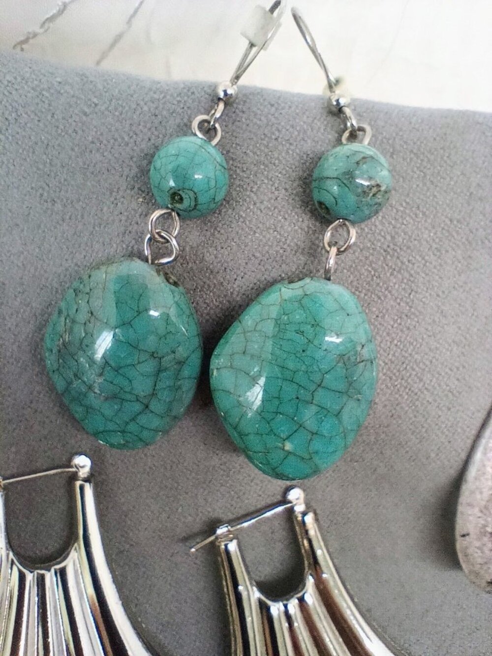 8 Vintage Earring Lot Lia Sophia ~ Dangles ~ Hoops ~ Mixed Metals & Styles - Picture 5 of 8
